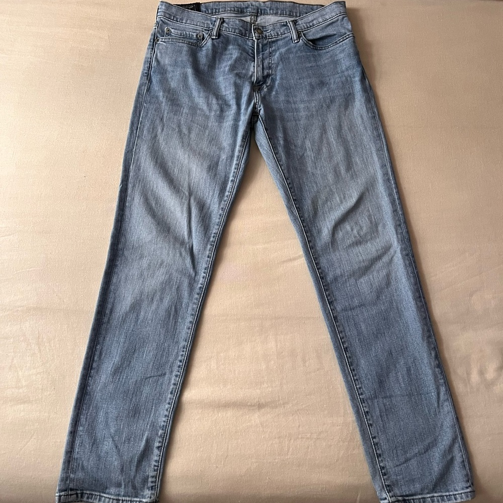 Men’s Abercrombie & Fitch Athletic cut jeans. Size 30x30